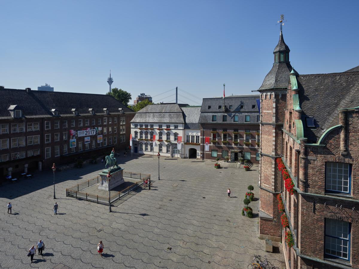 Apartment-Hotel Am Rathaus Dusseldorf Bagian luar foto